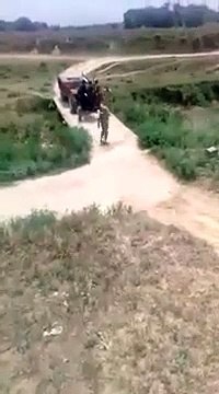 Faire une roue arrière avec un tracteur, oui c'est possible