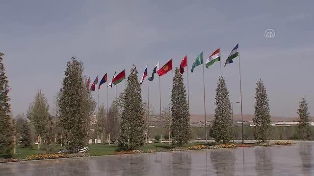 SEMERKANT - Şanghay İşbirliği Örgütü üye devletlerin başkanları, zirvenin yapılacağı kongre merkezine geldi (2)