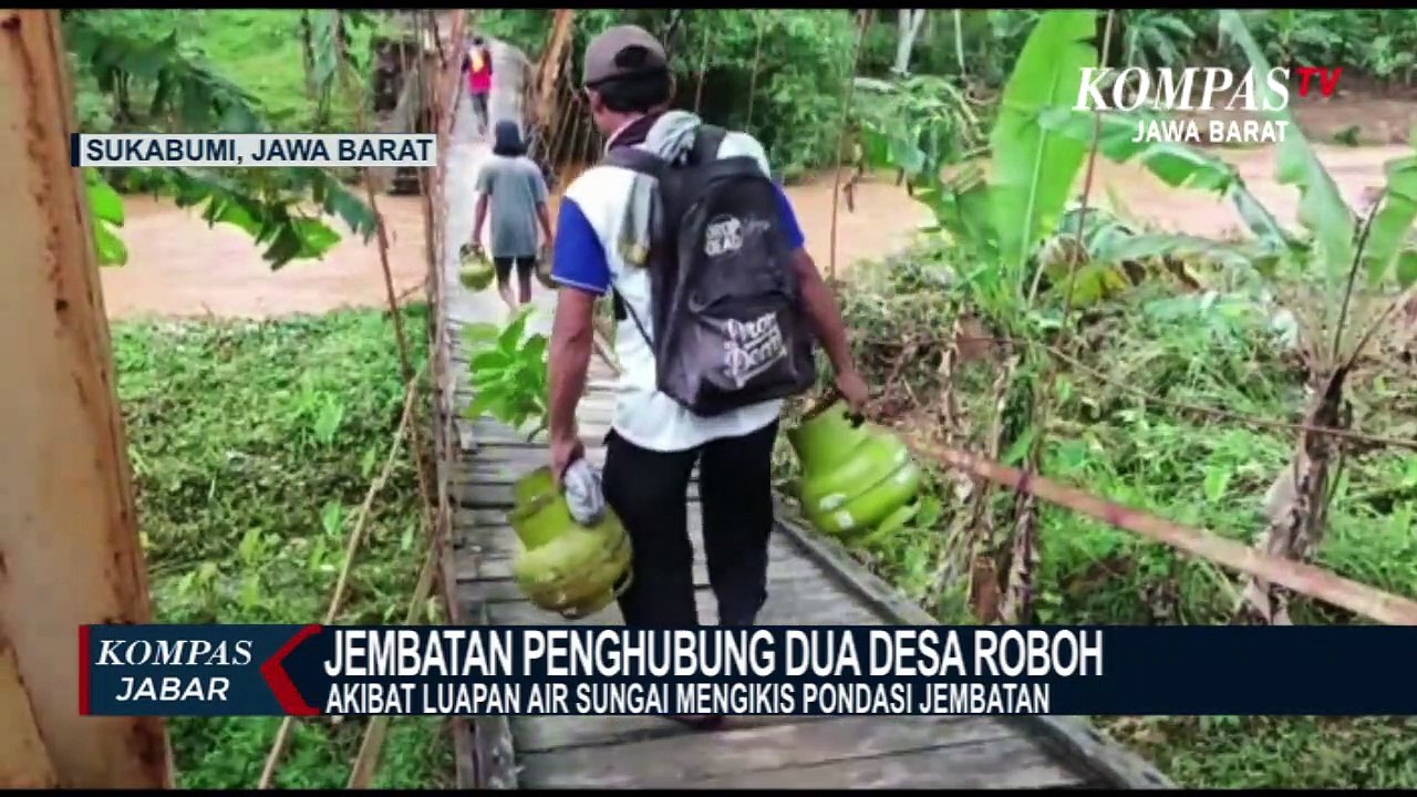 Warga Nekad Lewati Dan Turun Sungai Untuk Ke Desa Sebelah