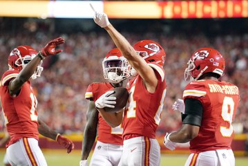 NFL : les Chiefs renversent les Chargers et restent invaincus