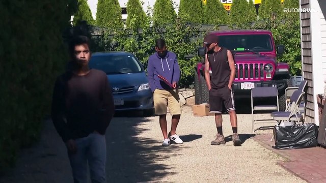 Stasera a casa di Kamala: autobus carichi di migranti nella residenza della vicepresidente Usa