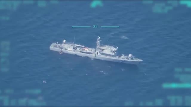 Türk Deniz Kuvvetleri'ne Ait İha, Yunan Botunun Kaçak Göçmenleri Türk Karasularına İtmesini Görüntüledi