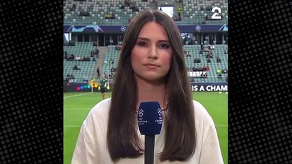 Topu kalçasına bilerek attı! Kadın muhabirin zor anları