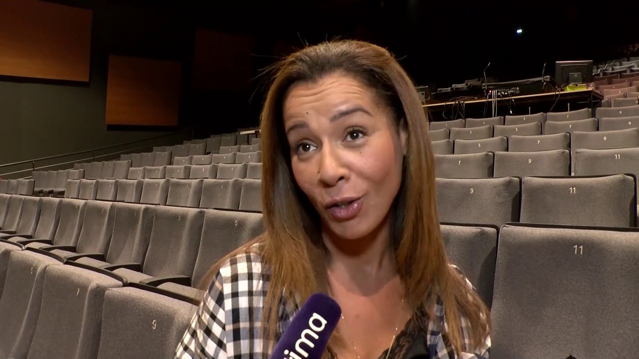 Chimène Badi chante Piaf en répétition au théâtre Molière de Marignane