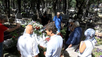 Tarık Akan ölümünün 6'ncı yılında mezarı başında anıldı