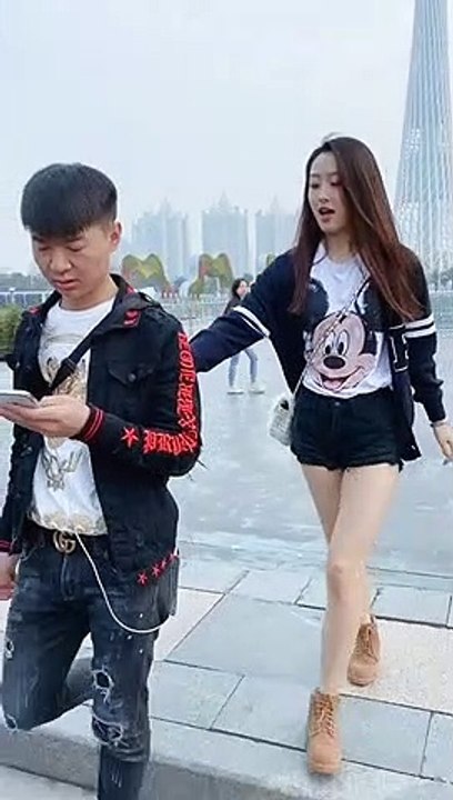 不就是想給小哥哥留個聯繫方式嗎搞的好像做賊似的黃會贏##斌少#