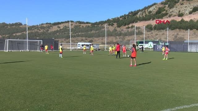 SPOR İşitme Engelli Kadın Futbol Milli Takımı, dünya şampiyonasına Erciyes'te hazırlanıyor