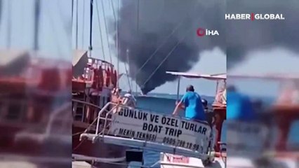 Bodrum'da 10 metrelik lüks motoryat, alev alev yandı