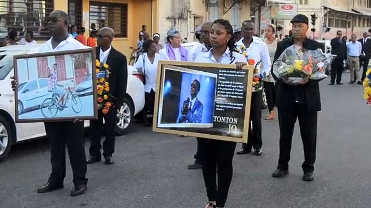 ENTERREMENT TONTON JO