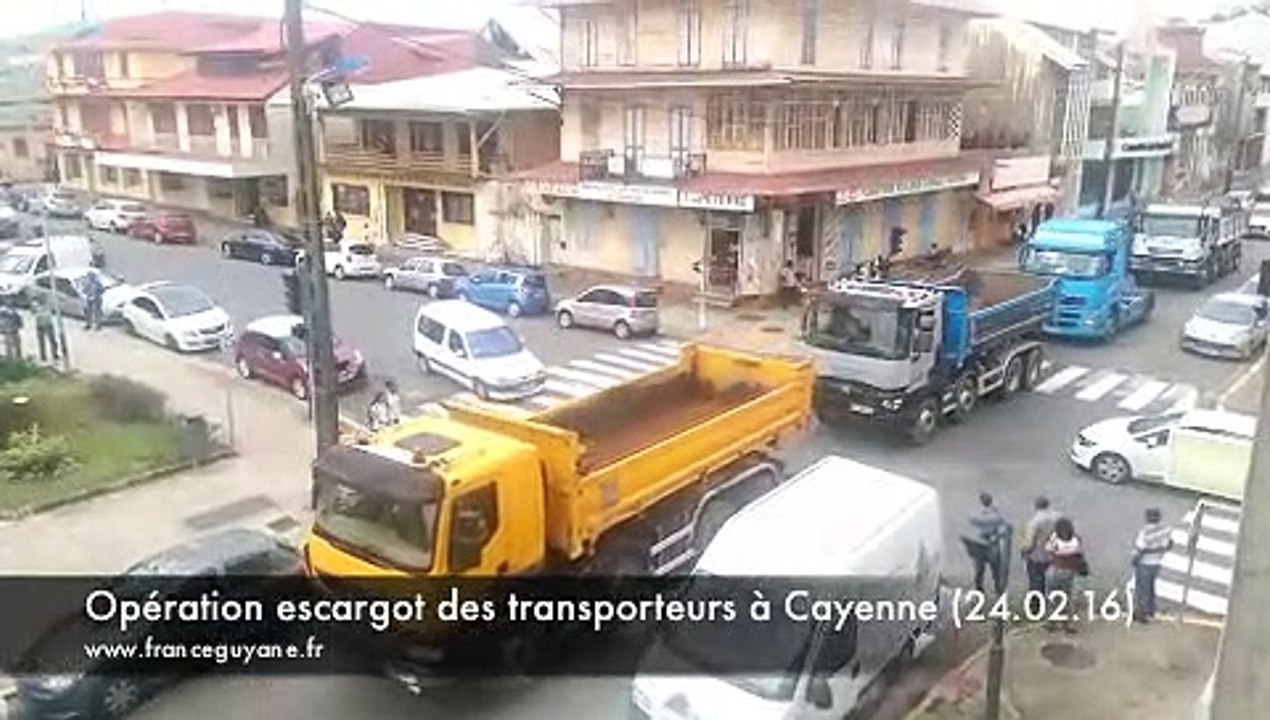 Opération escargot des transporteurs à Cayenne (24.02.16)