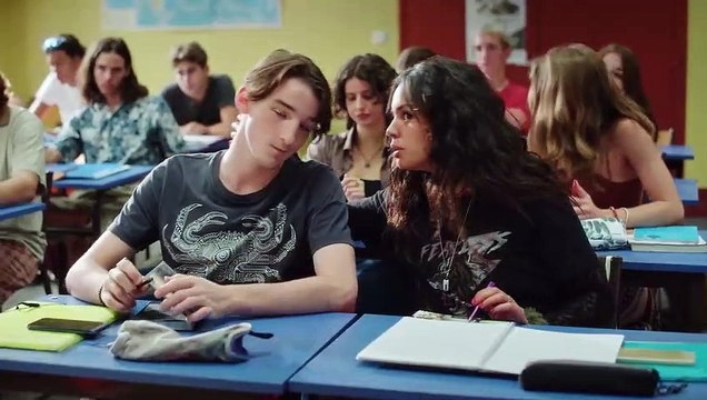 Plus belle la vie : [Indiscrétion] – Les élèves de Scotto humilient Laëtitia