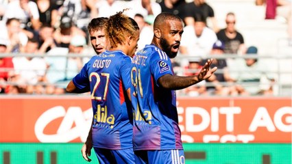 VOICI : Alexandre Lacazette moqué à cause de sa voix : de quoi souffre le footballeur ?