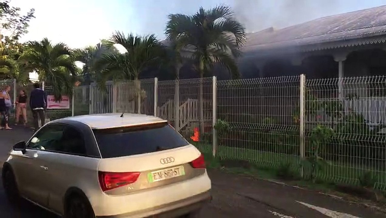 Incendie lagon Rose 2