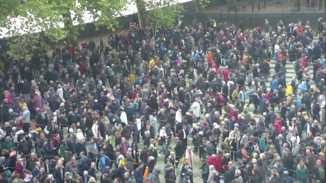 영국, 끝없는 여왕 추모 행렬...장례식 韓 19일 저녁 7시 거행 / YTN