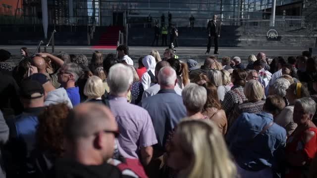 İngiltere Kralı 3. Charles, Galler ziyaretinde (2)