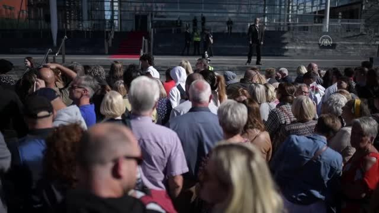 İngiltere Kralı 3. Charles, Galler ziyaretinde (2)