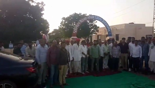 Video : गाड़ी लगाने की बात पर विवाद, थाने के आगे दिया धरना