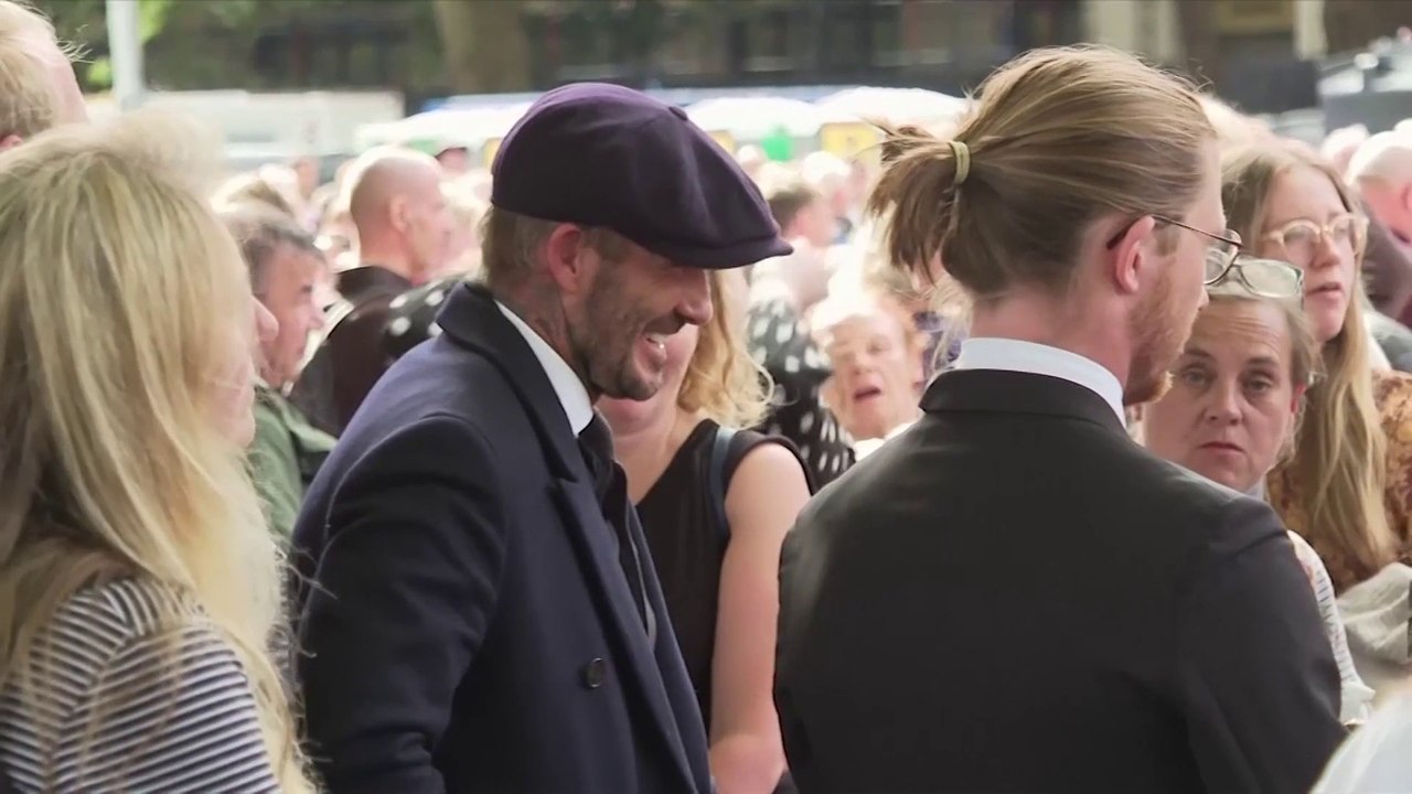 Mort d'Elizabeth II : «C'est de la folie», s'exclame David Beckham dans la queue pour voir la reine