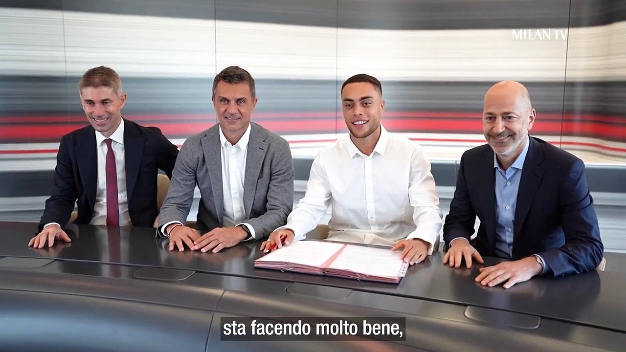La presentación oficial de Sergiño Dest con el AC Milán / AC MILÁN
