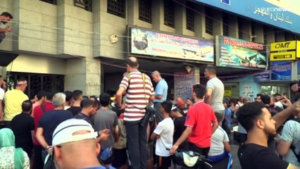 Sparer  im Libanon überfallen ihre Banken, um an ihr Geld zu kommen