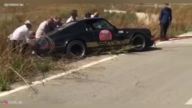 48 - This man tries to chase reckless drivers, race car accidents, road accidents , kecelakaan mobil balap , kecelakaan dijalan , kecelakaan motor , kecelakaan maut , kecelakaan terbaru , وحوادث سيارات السباق ، وحوادث الطرق ، وحوادث الدراجات النارية