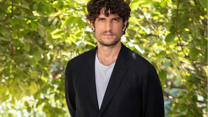 Voici - Louis Garrel : ses confidences surprenantes sur le mariage de sa mère en prison