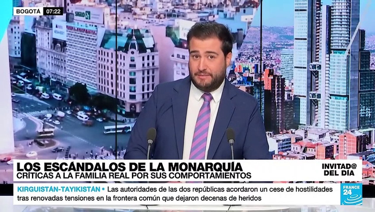 ¿Cuáles son los escándalos que salpicaron a la monarquía británica durante el reinado de Isabel II?