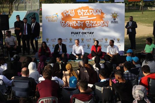 Cumhurbaşkanı Yardımcısı Oktay, Esenler'de Gençlik Buluşması na katıldı
