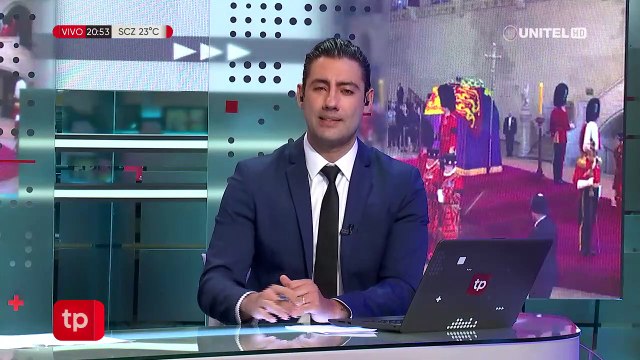 Carlos III y sus hermanos velan el féretro de su madre en la Vigilia de los Príncipes