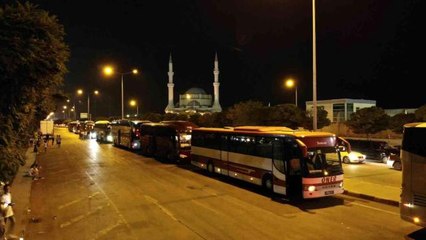 Download Video: Türkiye'de alışveriş sonrası dönüşe geçen Bulgarlar gümrükte yoğunluk oluşturdu