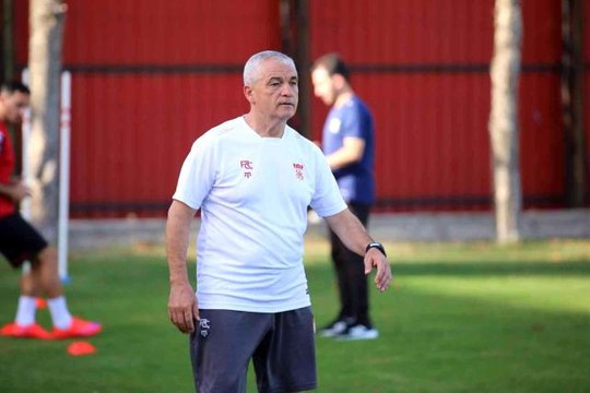 Sivasspor Teknik Direktörü Çalımbay: Hak ederek galibiyet aldık