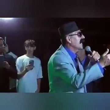 Tıvorlu İsmail'in sahnede zor anları: Ayaklarından tutup çektiler