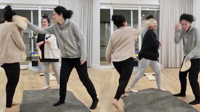Australian sisters try out the famous tortilla slap challenge