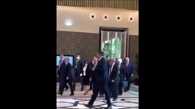 Cumhurbaşkanı Erdoğan ve Putin kol kola girip yürüdü