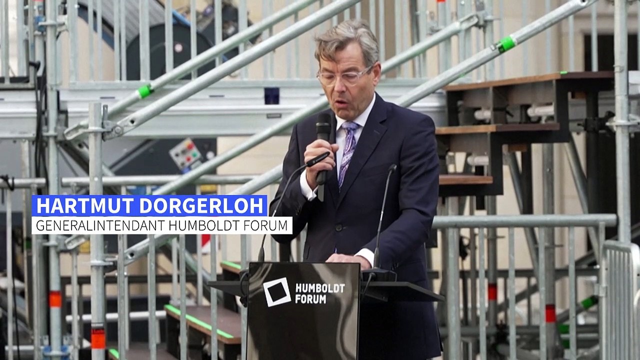 Berliner humboldt-forum vollständig eröffnet - benin-bronzen ausgestellt