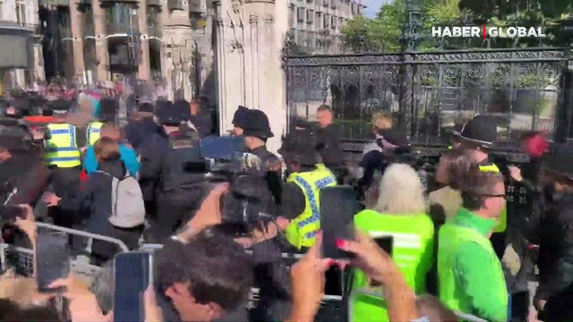 David Beckham, Kraliçe'nin naaşını görebilmek için saatlerce kuyrukta bekledi