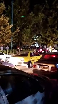 İran'da 'ahlak polisleri' tarafından gözaltına alındıktan sonra komaya giren Mahsa Amini'nin hayatını kaybetmesi sonrası birçok kentte protestolar başladı