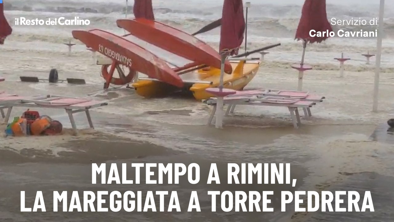 Maltempo a Rimini, la mareggiata a Torre Pedrera