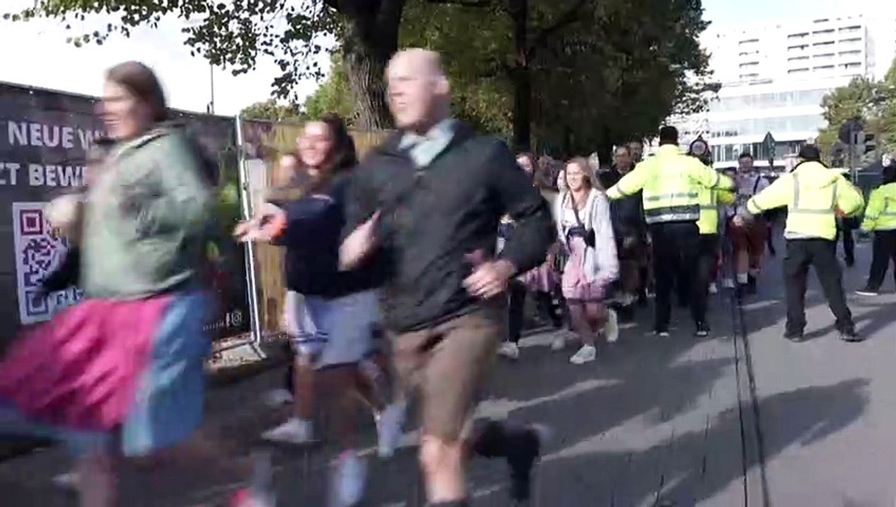 "O'zapft is!" - Oktoberfest mit traditionellem Fassanstich eröffnet