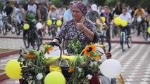İzmirli üreticiler hasat sonunu, bisiklet turuyla kutladı
