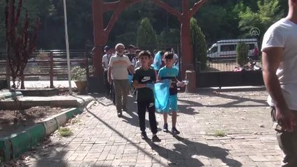 Dünya Temizlik Günü kapsamında gönüllü gençler çöp topladı