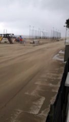 Pesaro, la spiaggia sferzata dal vento: raffiche di bora fino a 70 km/h