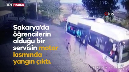 İçi öğrenci dolu servis alev aldı: Panik anları kamerada