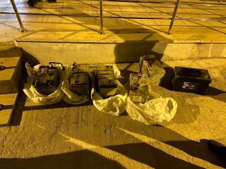 Akü hırsızları kamerada