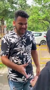 लड़के ने की बिखारन की मदद |boy helped beggar