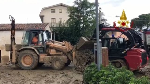 Continúa la búsqueda de desaparecidos de las inundaciones en centro de Italia