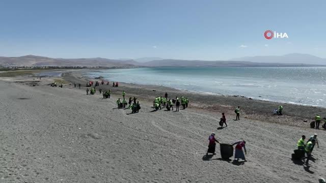 Van haber | Van Gölü Sahili'nde çevre temizliği: 20 ton çöp toplandı