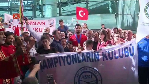 Taha Akgül'e coşkulu karşılama
