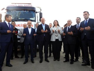 İçişleri Bakanı Soylu Pakistan'a giden yardım tırını uğurladı