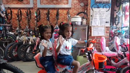 नाना ने दिया गिफ्ट! - Janshi